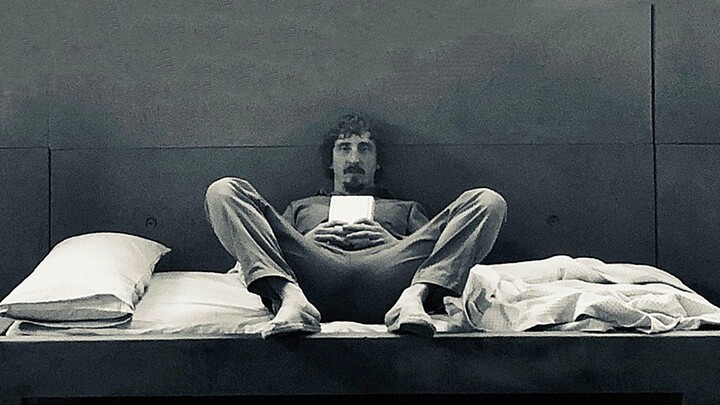 Nhà tù thẳng đứng 333 tầng, tầng trên thưởng thức yến tiệc thịnh soạn, tầng dưới chỉ có thể ăn đồng 