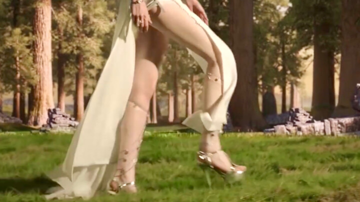 I don't even dare to Photoshop it like this, wow! She looks like this
