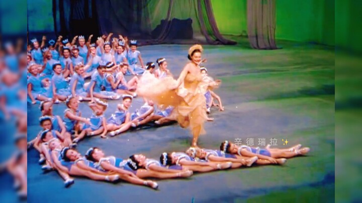 Thẩm mỹ của thế kỷ trước quả thực đỉnh cao (mỗi cô gái đều là công chúa, dù ở căn gác xép cũ kỹ hay 