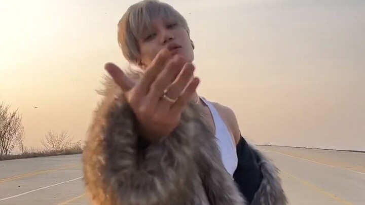 【คิมจองอิน】ฉันกำลังไปแล้ว 🤜 ท้าเต้น~