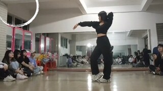 Aku memenangkan juara pertama dalam penilaian klub tari jalanan dengan koreografiku sendiri?! Oh, ap