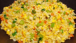 ข้าวผัดไข่ เคล็ดลับการผัดข้าวให้เม็ดร่วน น่าทาน | Egg Fried Rice Recipe