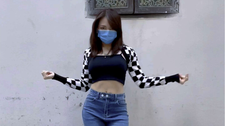 Lalisa Social Anxiety: Dancing Around in No One Lalisa