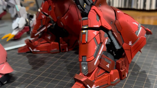 Dalam perbandingan ini, Zaku terlihat seperti anak kecil [Char's Model Shop]