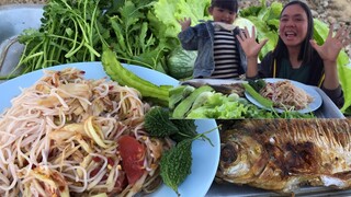 ตำซั่วแซ่บๆ กินกับปิ้งปลา แซ่บดึงหูออกกะบ่ออก | แม่ชบา พาแซ่บบ