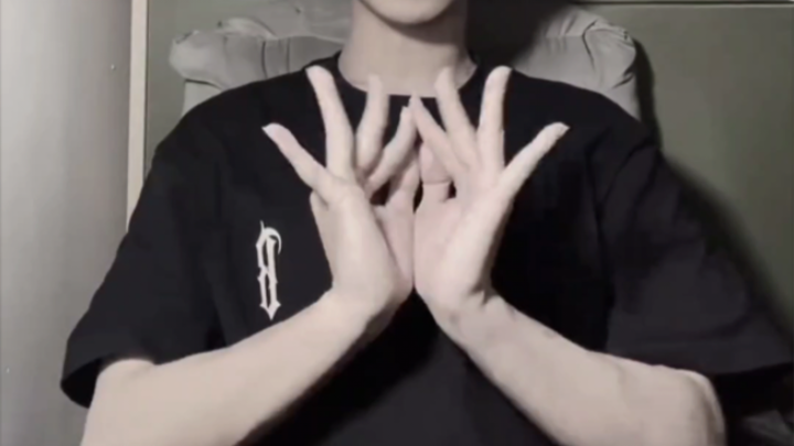 贴脸开大，2018超绝手势舞