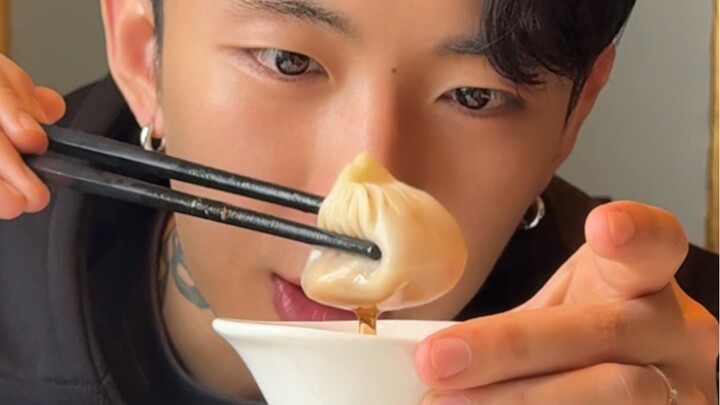 A petite guy from the South checks in at several highly rated Shanghai restaurants—only to nearly dr