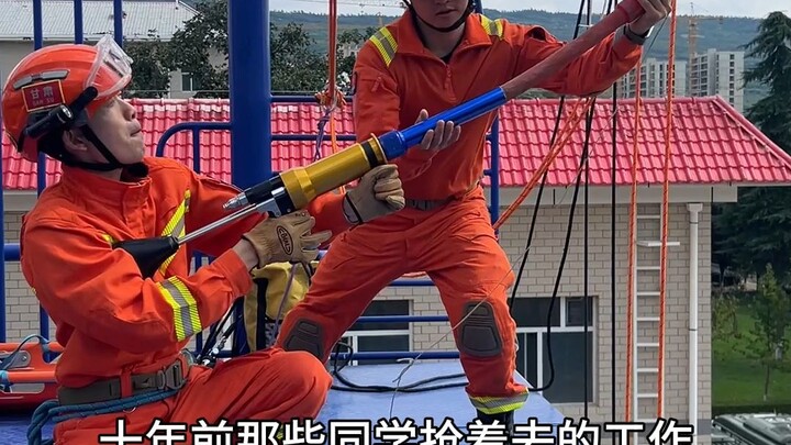 كيف تبدو تجربة الذهاب لإطفاء الحرائق مع رجال إطفاء الغابات؟