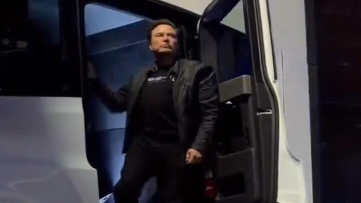 Musk Just Slapped Bill Gates in the Face: Tesla Semi Electric Semi-Truck Officially Launches Worldwi