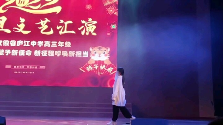 Holy crap!!! This senior high school girl from a certain school did an amazing dance cover of "囍"!!!