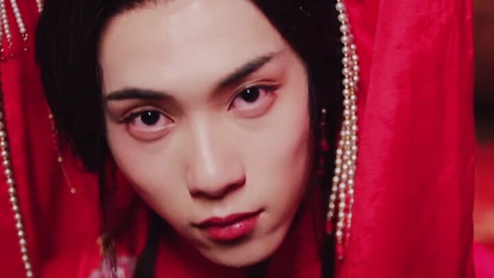 ทั้งเจ้าบ่าวและเจ้าสาวต่างก็เป็นตัวปลอม ทั้งสองฝ่ายสู้กันด้วยไหวพริบและความกล้าหาญอย่างยิ่ง