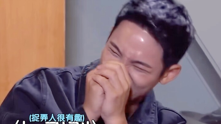 Save Kim Min-kyu! He’s about to die laughing hahaha!