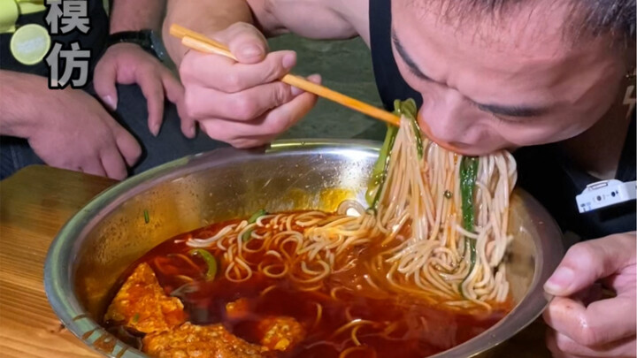 At the repeated requests of his fans, Muscle Brother has finally taken on the challenge of eating a 