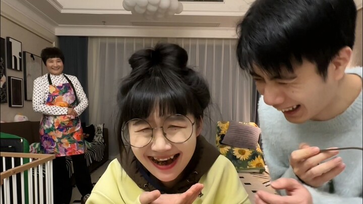 Malam ini hanya makan satu piring rumput laut kering