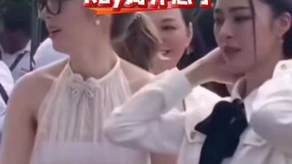 全世界都在配合金毛靠近00