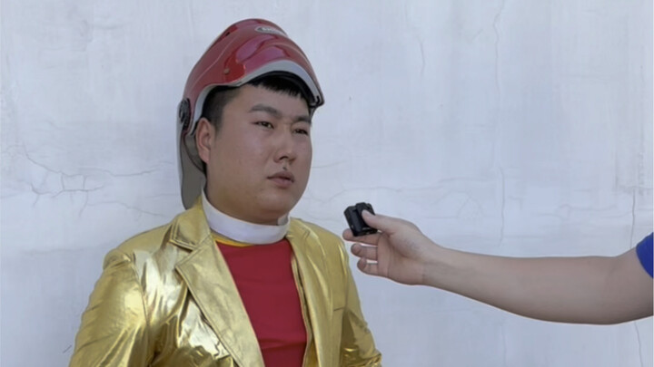 衣服穿的像难民。