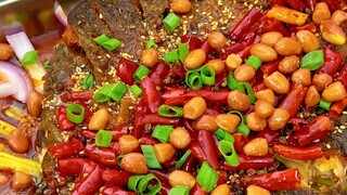Saya menerima tantangan untuk tidak takut lagi makan pedas. Ikan bakar pedas ini keren banget.