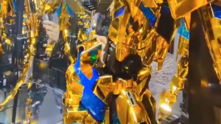 ผลกระทบทางสายตาระเบิด! กองทัพนกโคลนสีทองตกตะลึง! จอแสดงผลกรงกระจก NT Phoenix 360°!