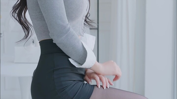 Ajin-senpai’s alluring sheath dress outfit