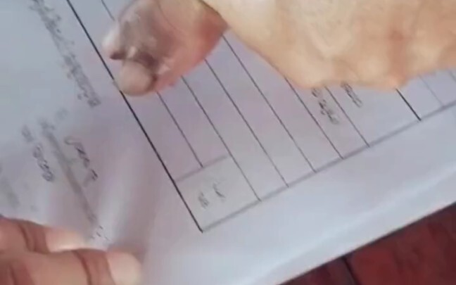 The fingerprints left at the crime scene spell out “I love you.”