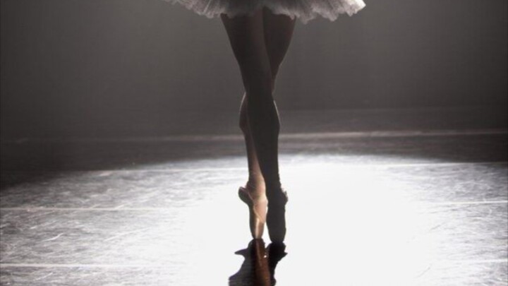 [Ballet] Inefficiency or a Show of Skill? Three Dancers' Fouettes