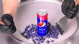 Make ice cream by stir-frying blue berry with Pepsi Cola