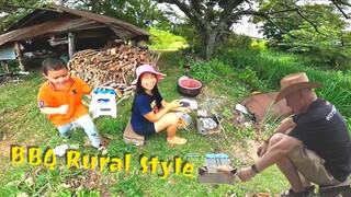 พาฝรั่งไปเรียนรู้อยู่กับธรรมชาติท้องไร่นา BBQ Rural Isaan Thailand Style