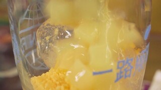 Dulu saat kecil, pernahkah kalian makan pupuk? Tahu kenapa disebut pupuk? Segelas Shuangfeitian akan