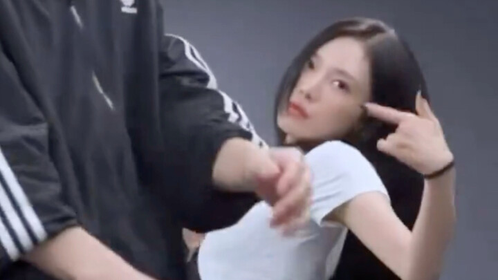 Wow, it’s actually Ningning! At first I thought she was just a super expressive dancer… [aespa]