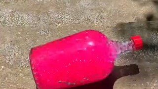 楼梯滚瓶子爆破解压时刻