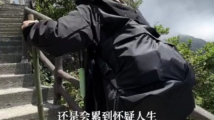 Dưới núi Vũ Công có đến 100 triệu người, không đùa đâu!