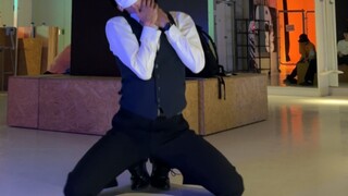 Man in suit sexy dance wigglewiggle