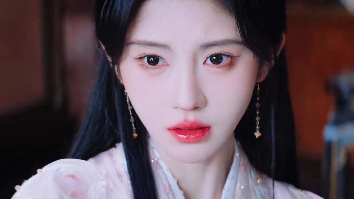 หลี่เจี๋ยไม่พูดอะไร เพียงแต่ใช้ดาบทุบพื้นไปเรื่อยๆ