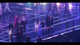 • Seunghoon holds Jennie’s hand • YG Family moments is the best✨