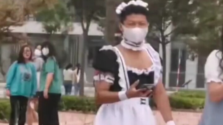 “A Grand Showcase of Graduates’ Confusing Behaviors!”