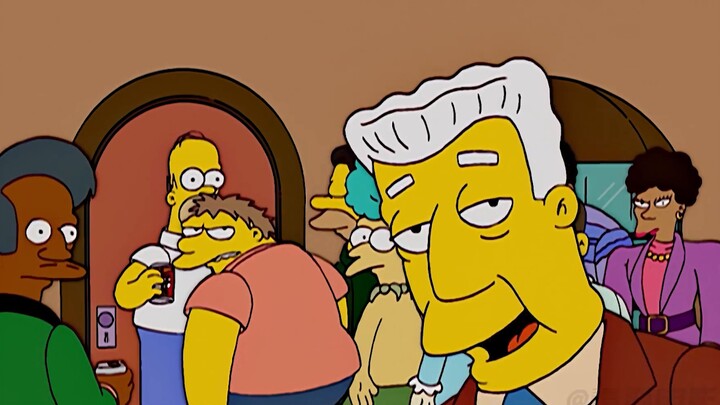 Hou Mo successfully resisted the demolition and ended up living next to the cemetery. Lisa visited t