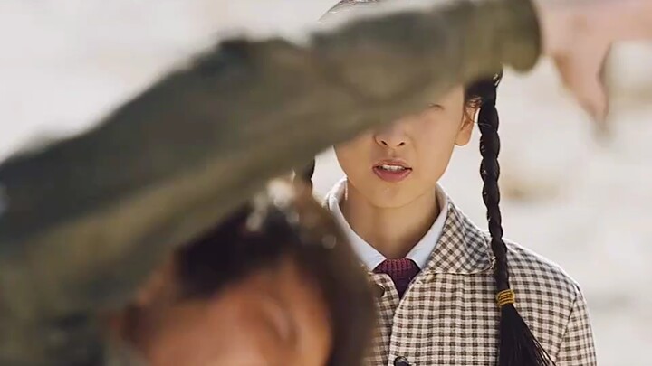 A girl looked down on the tree planter, only to find out he was actually a master of English!