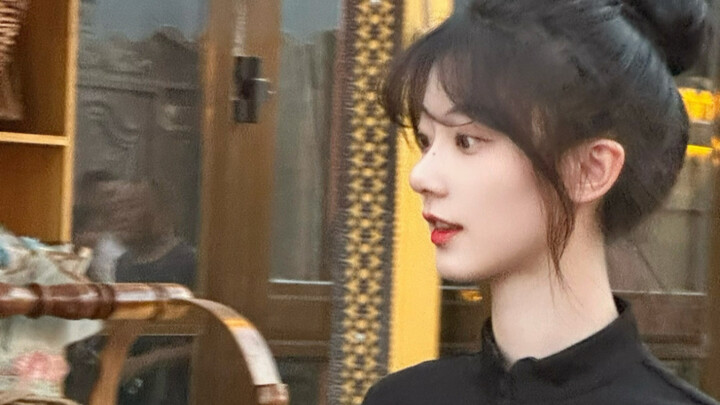 Rok mian face sangat keren saat jalan-jalan!