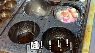 مطبخ داكن•صحيح! كرات أخطبوط سوداء بحجم قبضة اليد
