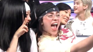 لقاء تفاعلي مع صورة جماعية لـ NewJeans وبيلى إيليش!