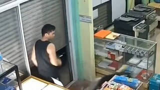 "Maya sợ chết khiếp" người đàn ông định đóng cửa hàng thì đột nhiên có người chạy vào mua sắm: Tôi c