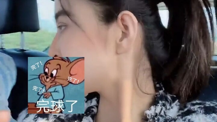 Đứa con nghịch ngợm! Bà mẹ nóng nảy! Và một ông bố như vừa uống thuốc an thần.