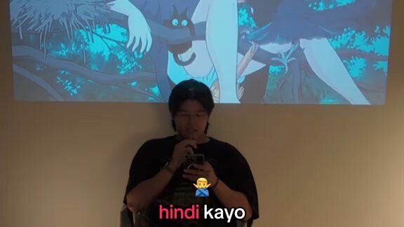 FININGER ANG ISANG ESTUDYANTE SA iLALIM NG TABLE