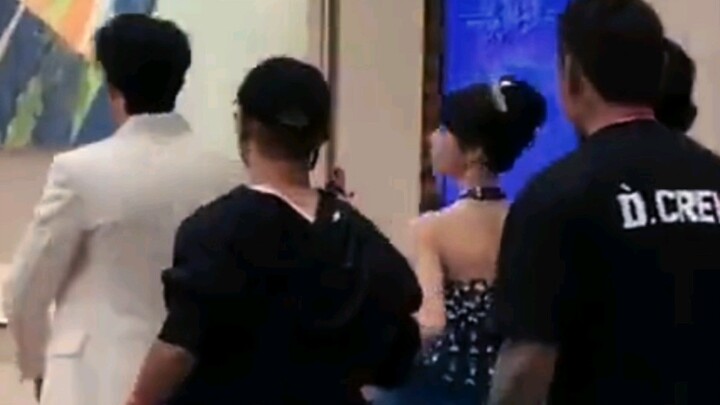 เขาจะไปผิดทางได้ยังไง? เขากำลังเดินตรงเข้าหาเว่ยอย่างไม่ลังเลเลย【หวังเหอตี๋ x เถียนซีเว่ย】