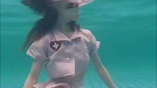 "هذه المياه مالحة قليلاً..."