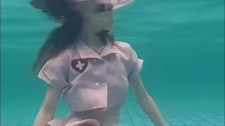 "هذه المياه مالحة قليلاً..."