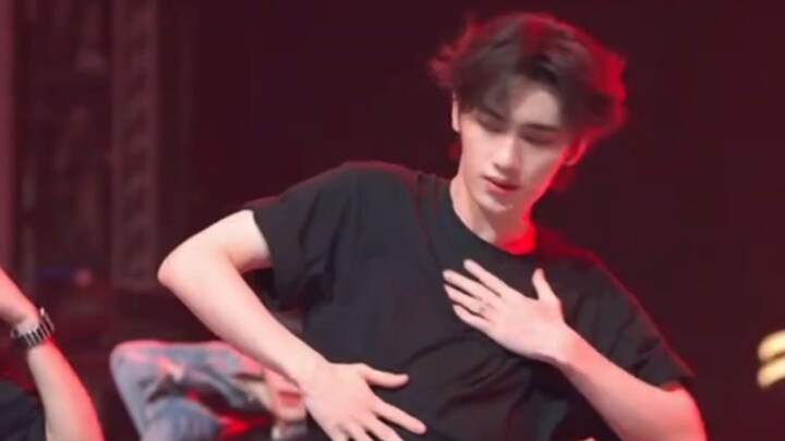 【Ding Chengxin】“Hai 6, versi ini sedikit lebih panjang dibandingkan yang di konser!! Killin’ it, gir