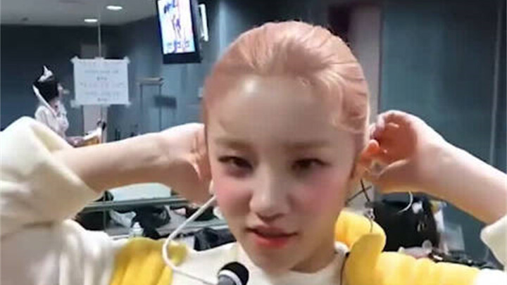 Tống Vũ Kỳ đúng là một “sói diệt”! Lần đầu tiên nghe nói idol vì tạo hình mà ăn đến sưng mặt.