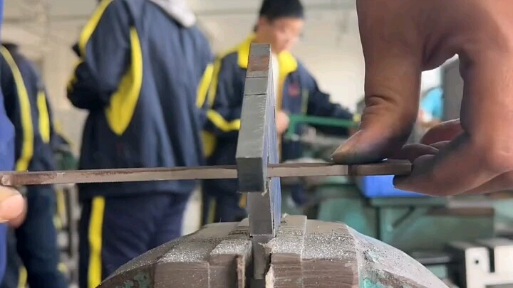 สาธิตเทคนิคช่างกลึง! “ช่างกลึงระดับ 8” งานฝีมือด้วยมือ