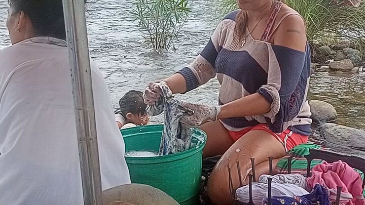masarap maligo sa ilog at maglaba
